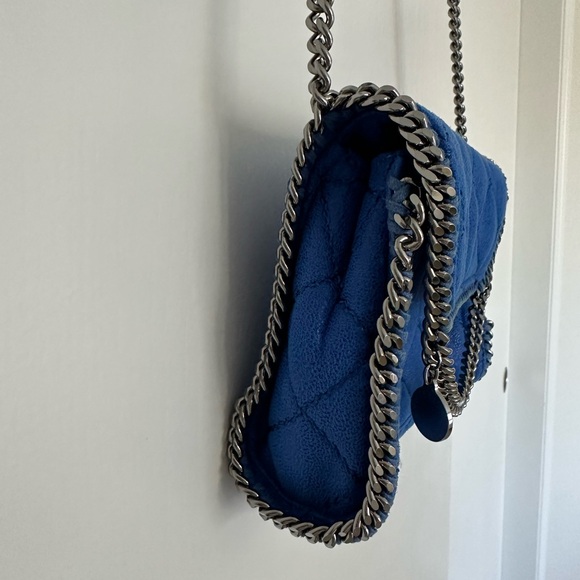 Stella McCartney Vegetarian Suede Quilted Chain-Link Crossbody Bag in Blue - Picture 2 of 16